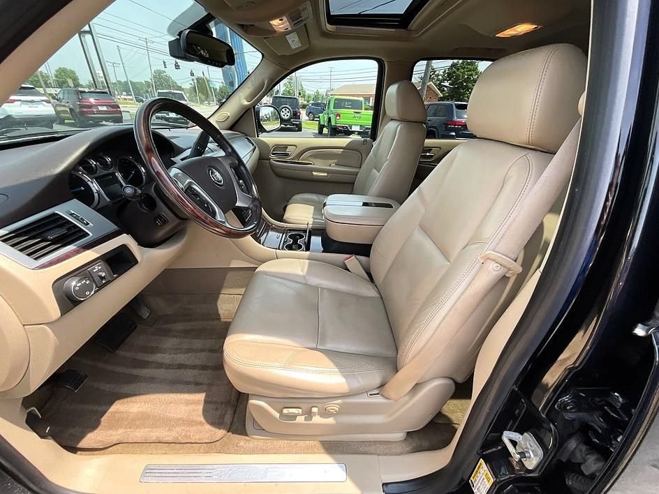 Used 2009 Cadillac Escalade AWD image 4
