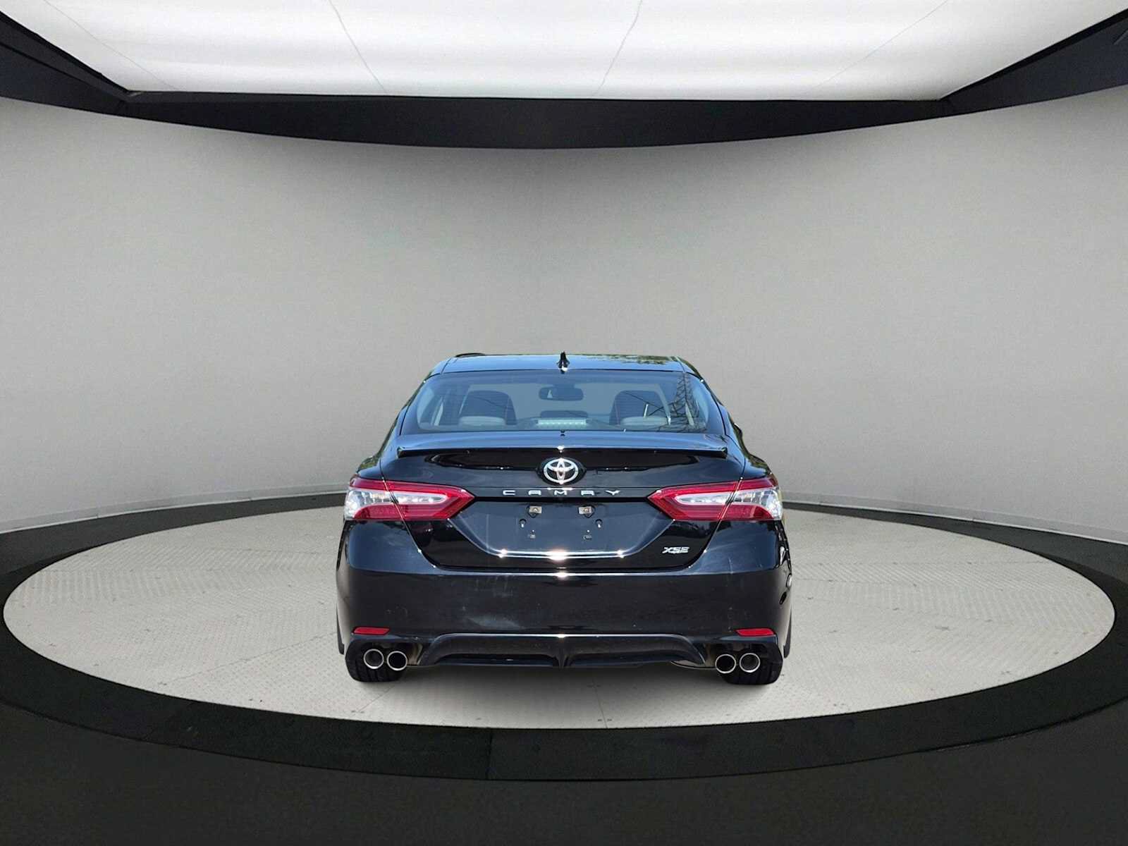 Used 2020 Toyota Camry XSE FWD image 7