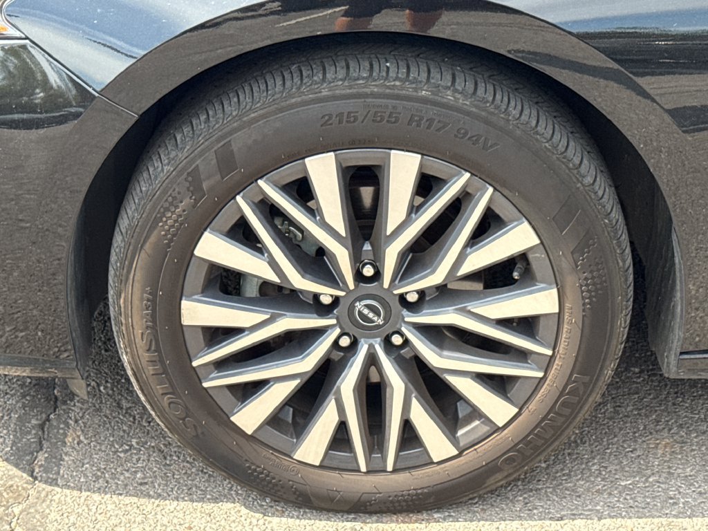 Used 2025 Nissan Altima 2.5 SV AWD/4WD image 22