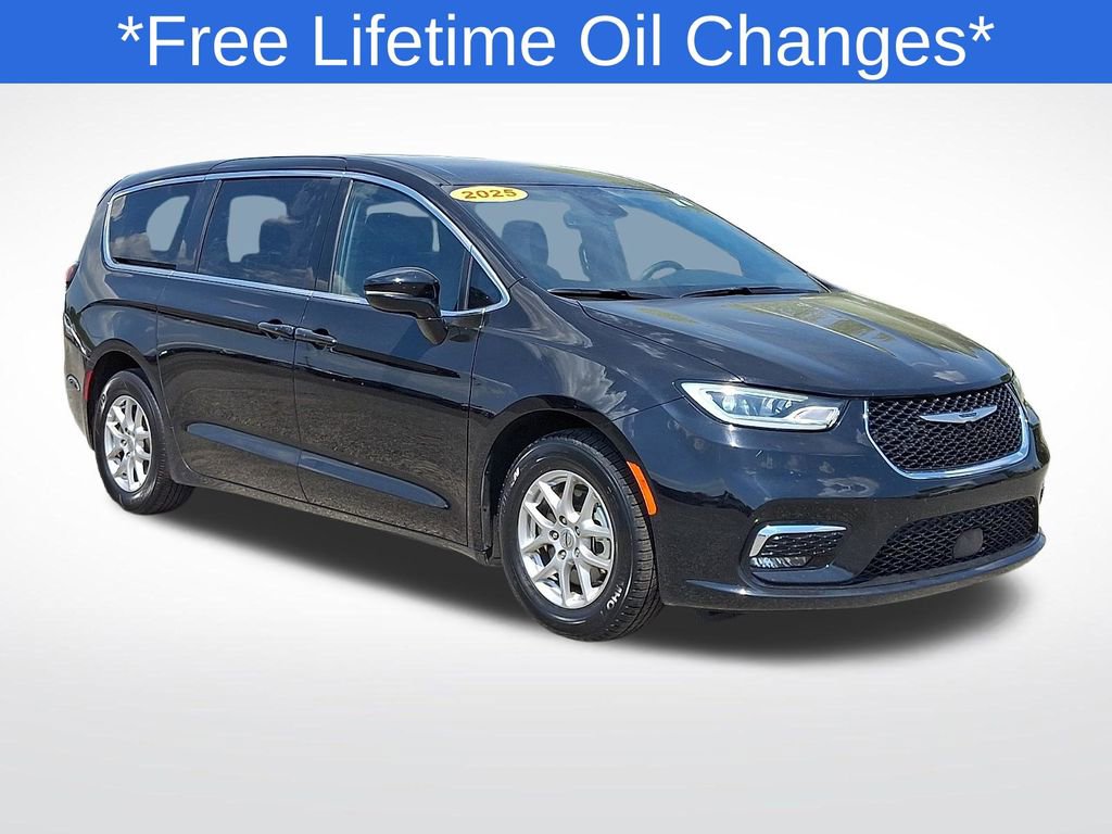 Used 2025 Chrysler Pacifica Select FWD image 1