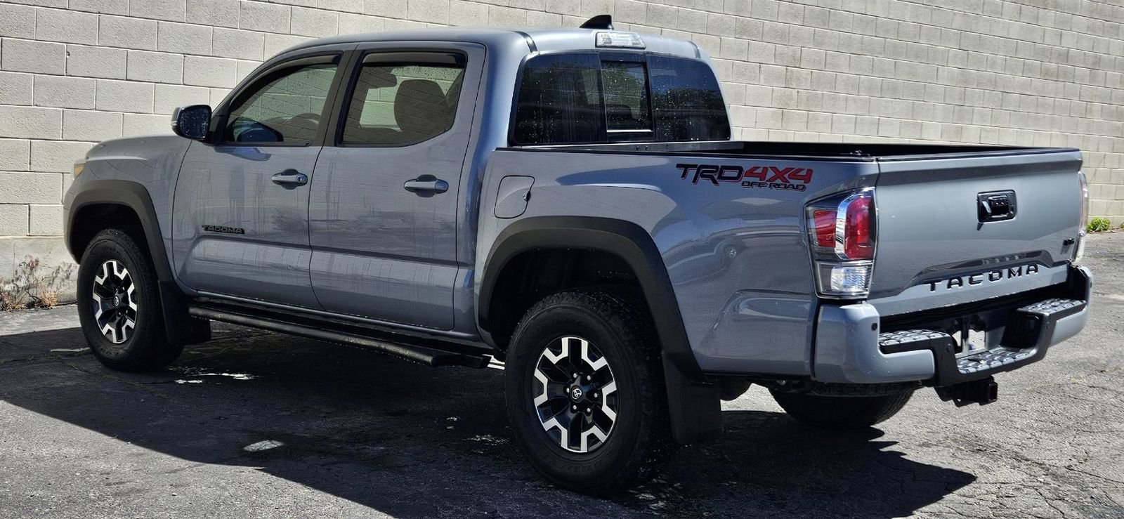 Used 2020 Toyota Tacoma TRD Off-Road w/ Technology Package AWD/4WD image 3
