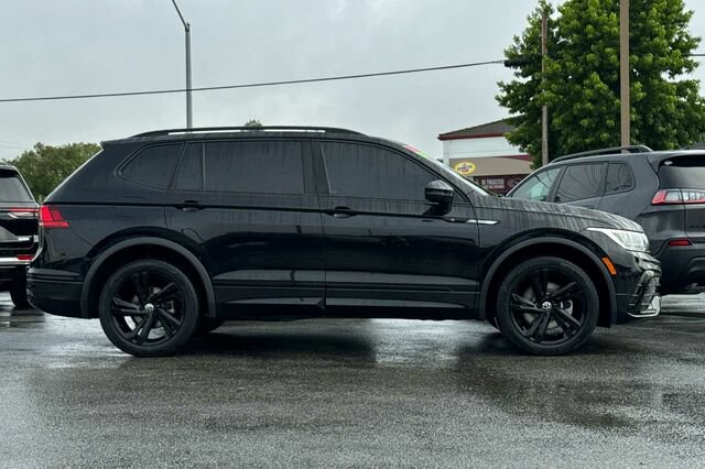 Used 2024 Volkswagen Tiguan SE R-Line FWD image 3
