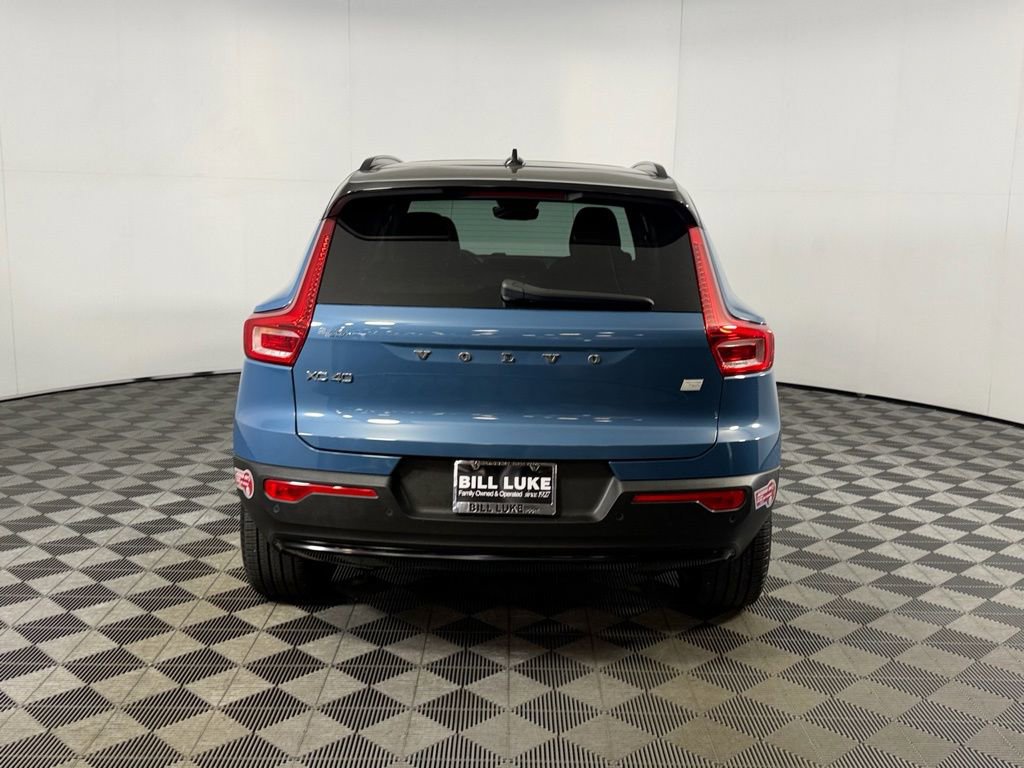 Used 2023 Volvo XC40 Recharge Plus image 8