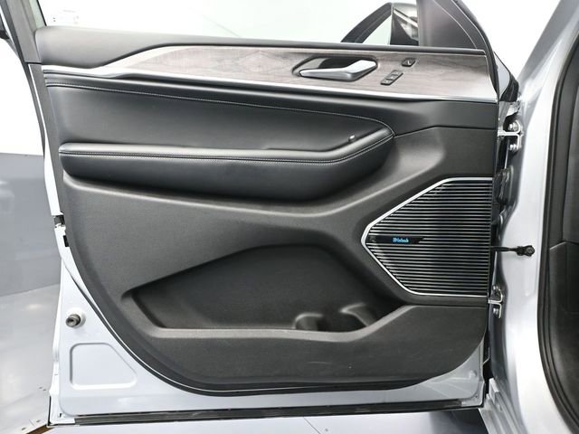 Used 2022 Jeep Grand Cherokee L Overland w/ Advanced Protech Group III image 21