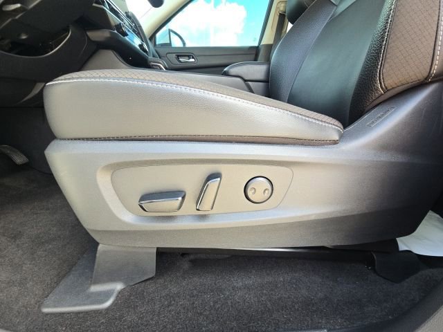 Used 2025 Nissan Pathfinder SL w/ SL Premium Package image 24