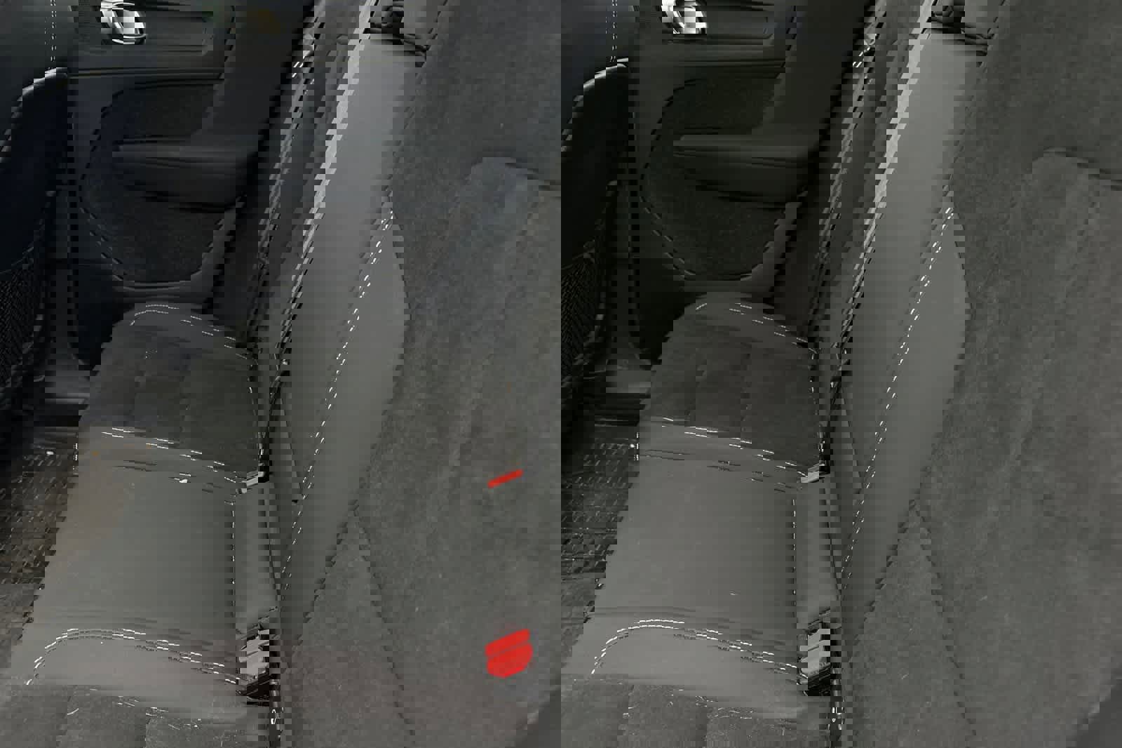 Used 2022 Volvo XC40 P8 Recharge Plus image 5