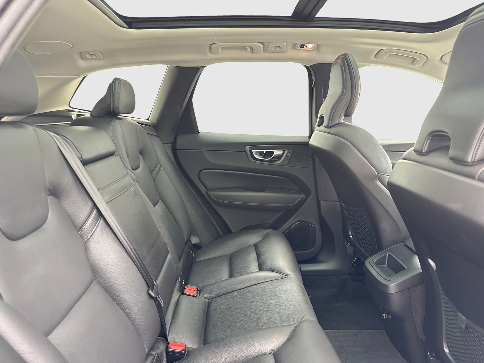 Used 2019 Volvo XC60 T6 Momentum w/ Advanced Package AWD/4WD image 44
