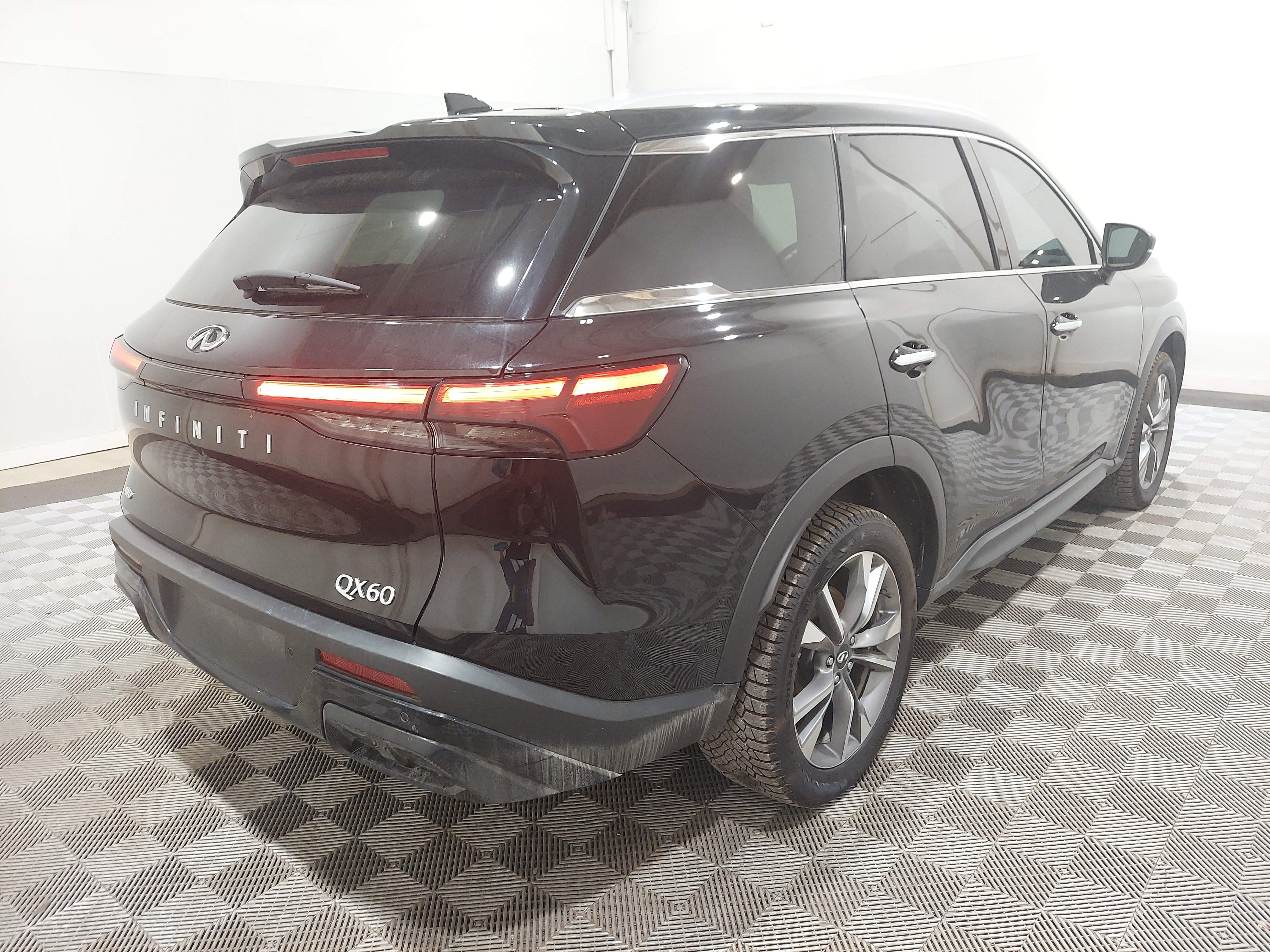 Used 2024 INFINITI QX60 Luxe AWD/4WD image 3