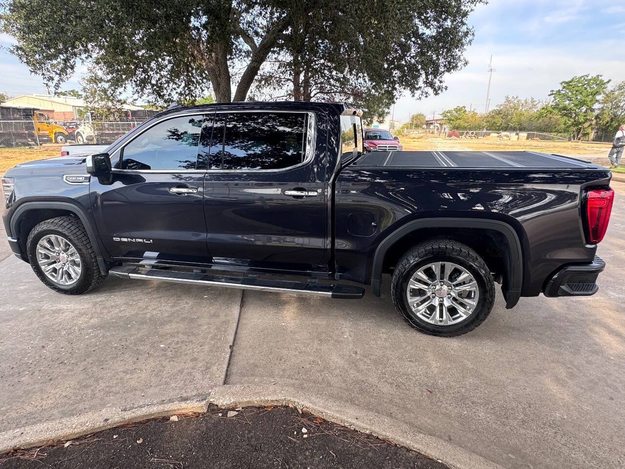 Used 2023 GMC Sierra 1500 Denali AWD/4WD image 9