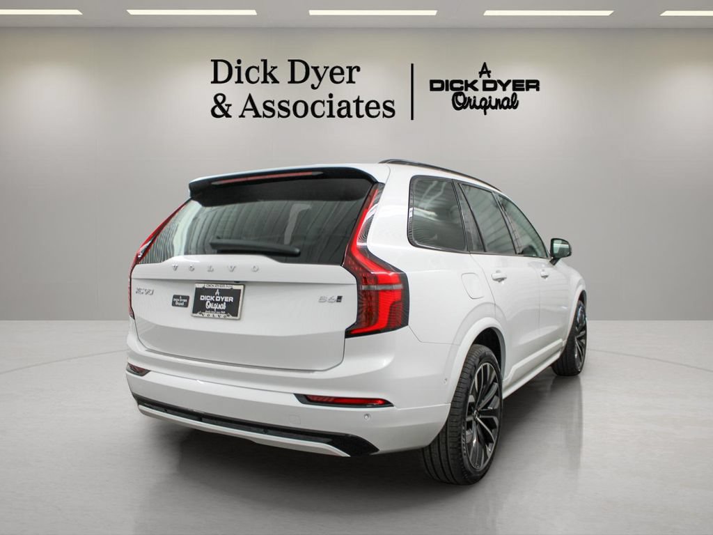 Used 2026 Volvo XC90 B6 Ultra w/ Protection Package Premier AWD/4WD image 4