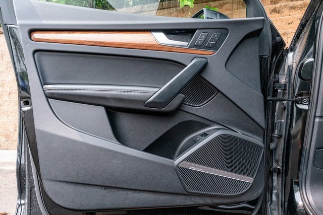 Used 2021 Audi Q5 e Premium Plus w/ Premium Plus Package image 14