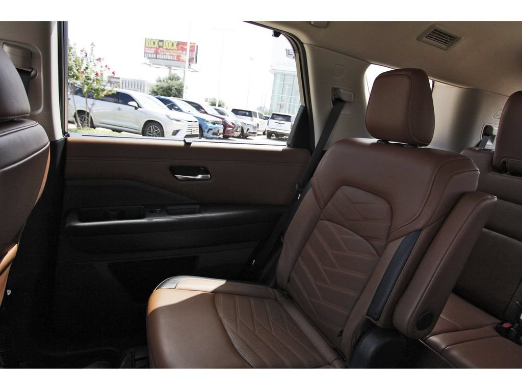 Used 2024 Nissan Pathfinder Platinum FWD image 14