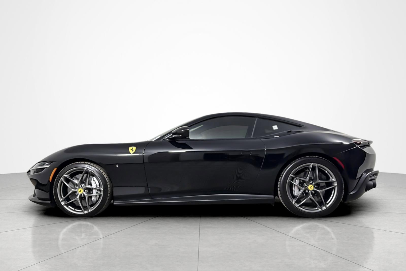 Used 2021 Ferrari Roma RWD image 2