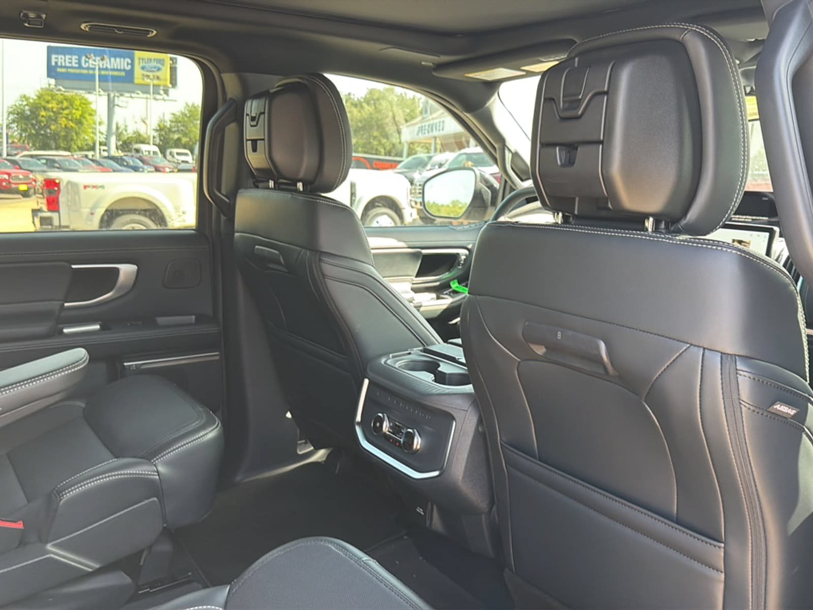 New 2027 Ford Expedition Platinum w/ Stealth Appearance Package AWD/4WD image 12