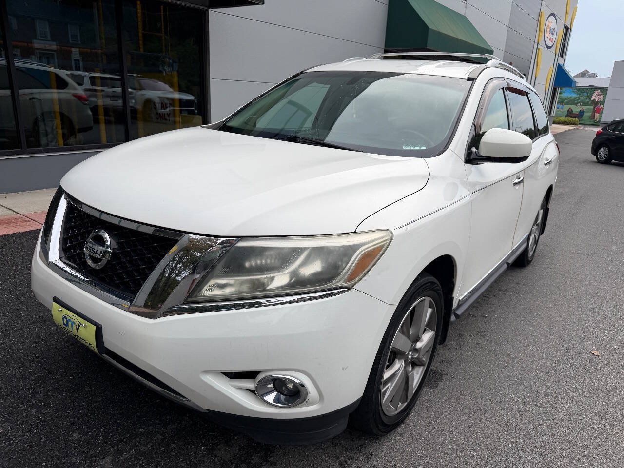 Used 2013 Nissan Pathfinder Platinum AWD/4WD image 2