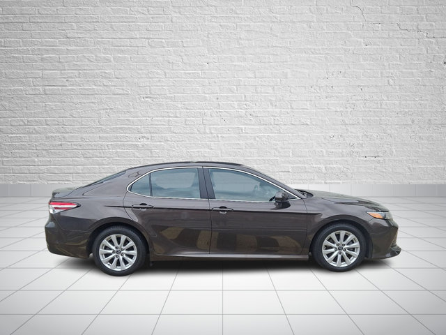 Used 2018 Toyota Camry LE FWD image 7