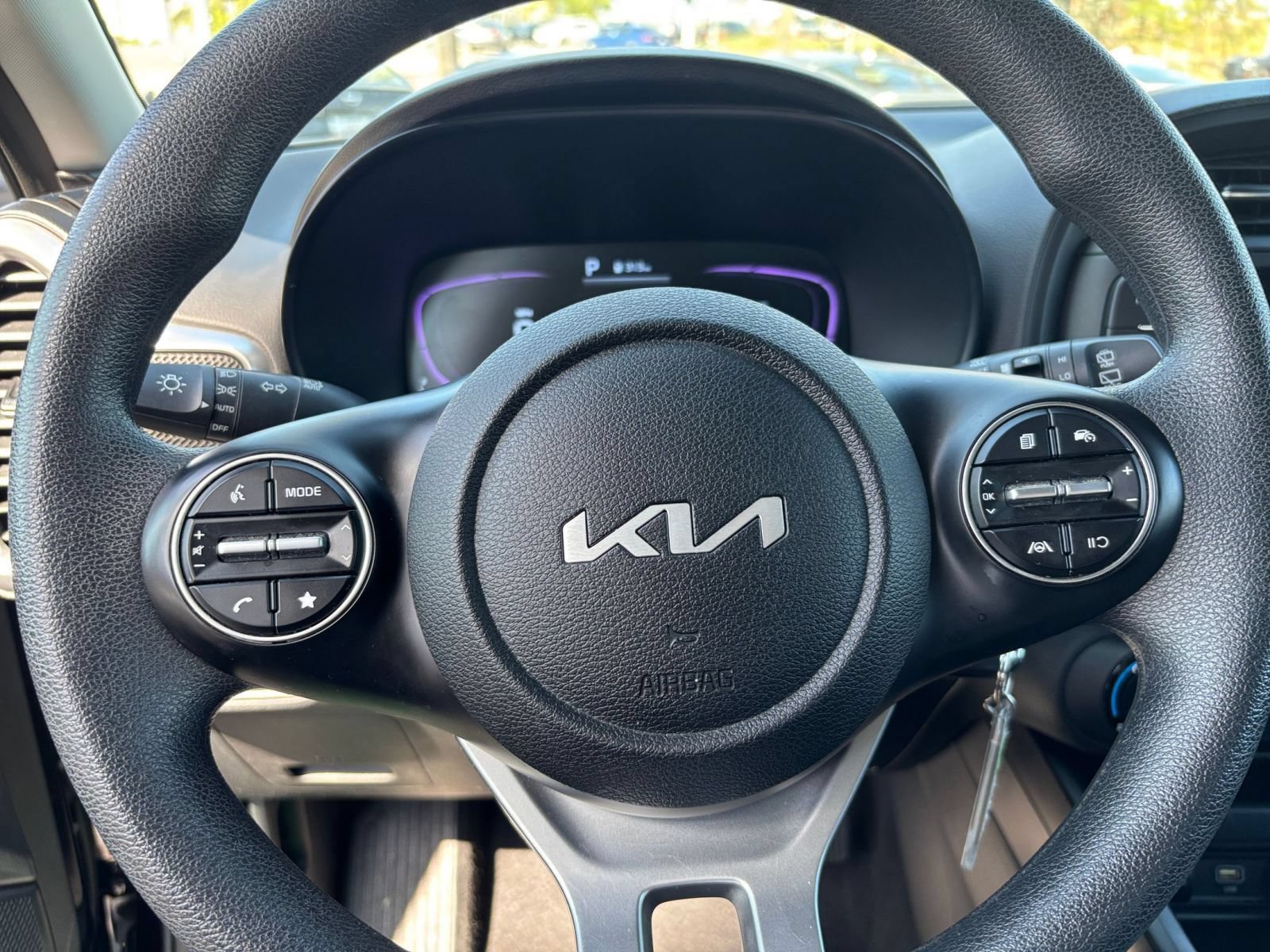 Used 2025 Kia Soul LX w/ LX Technology Package FWD image 25