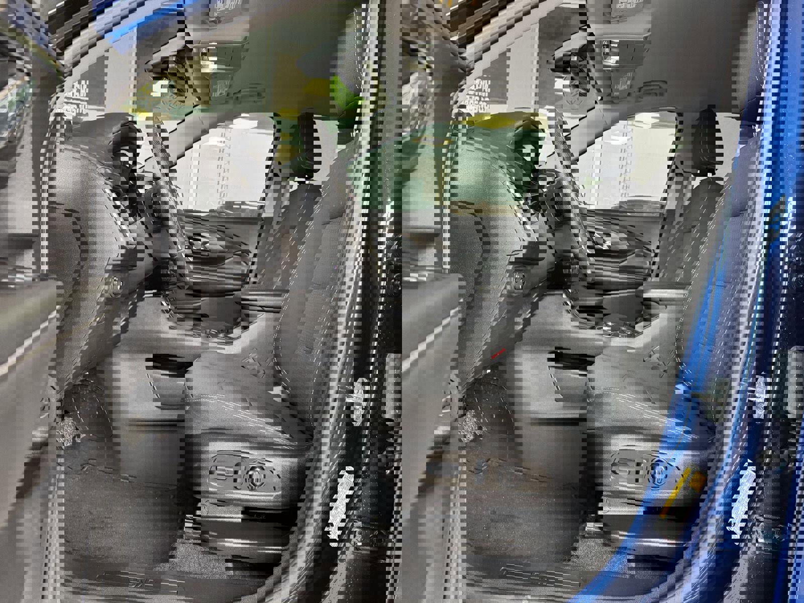 Used 2023 GMC Terrain SLE w/ Driver Convenience Package image 12