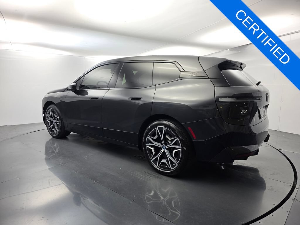 Used 2024 BMW iX xDrive50 w/ Sport Package AWD/4WD image 6