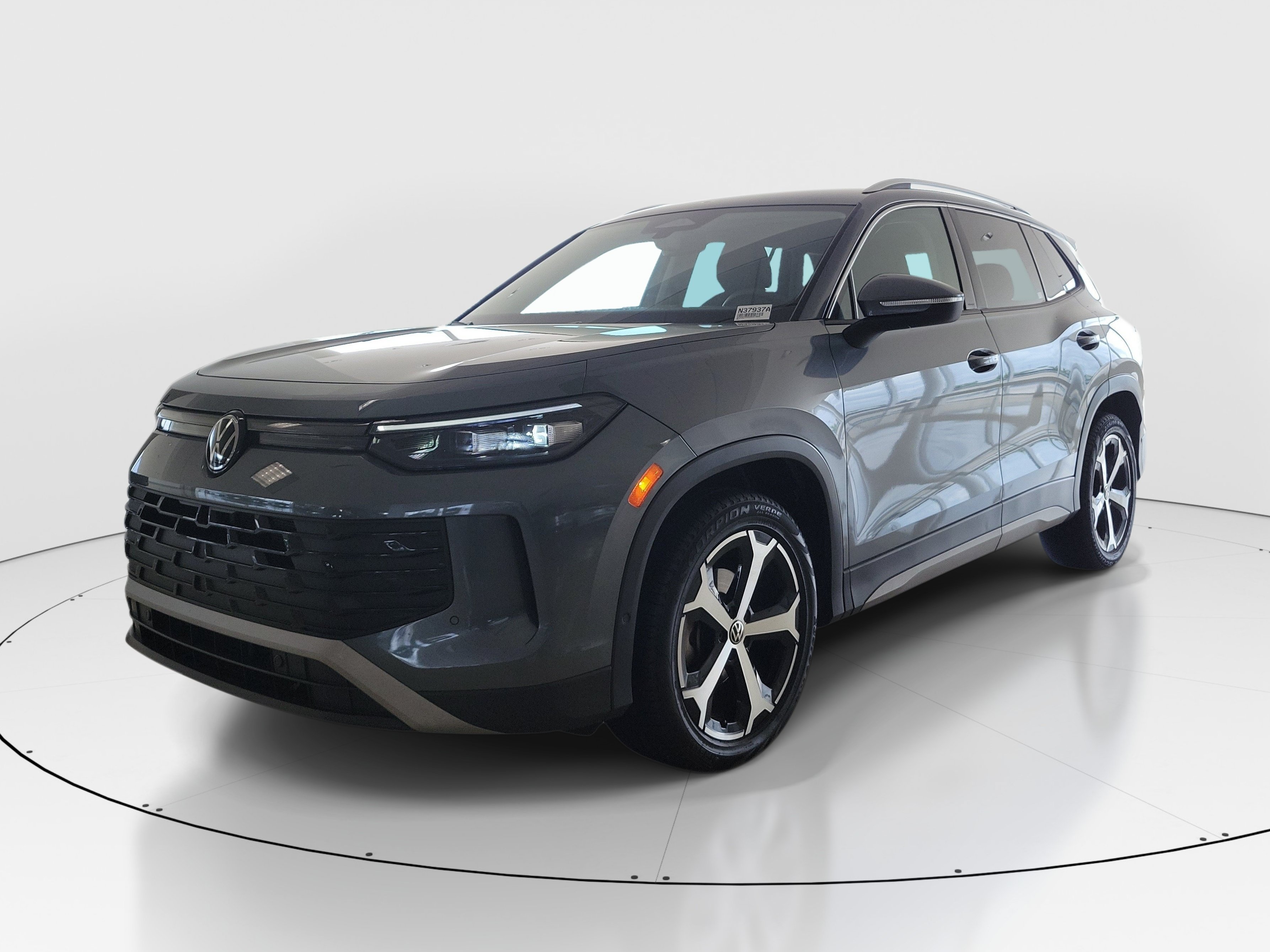 Used 2025 Volkswagen Tiguan SE FWD image 5