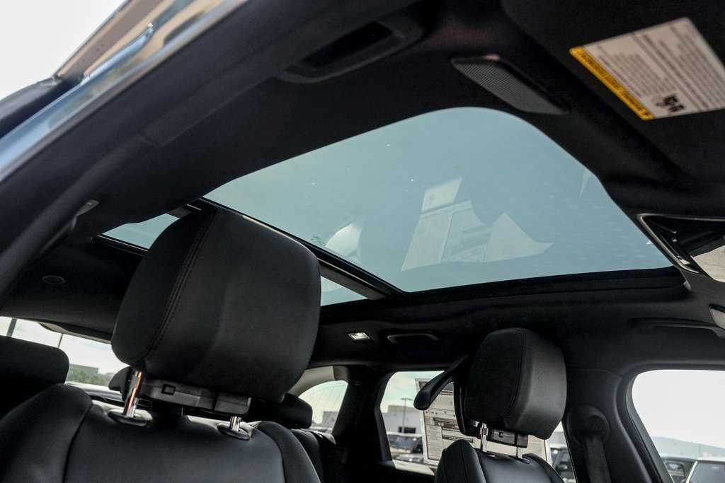 New 2026 Land Rover Range Rover Velar Dynamic SE image 23