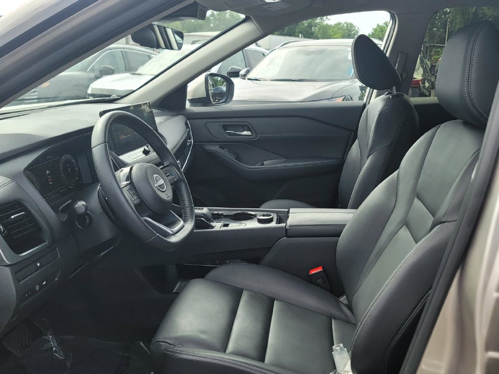 Used 2024 Nissan Rogue SL AWD/4WD image 13