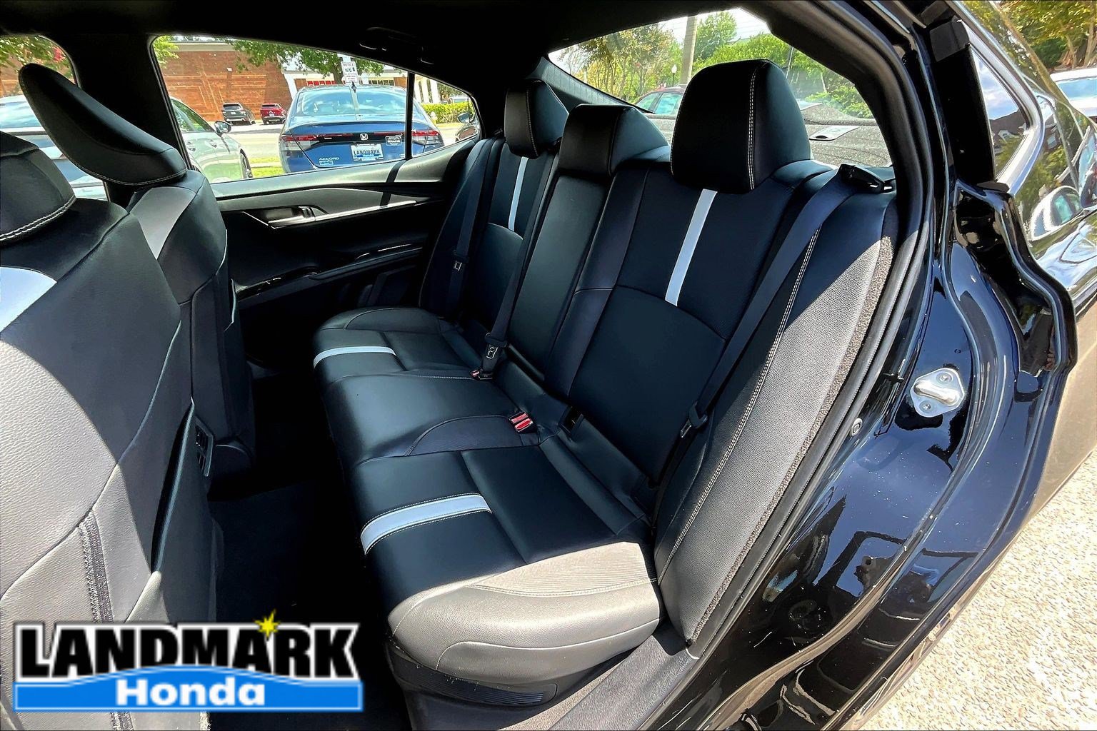 Used 2025 Toyota Camry SE FWD image 27