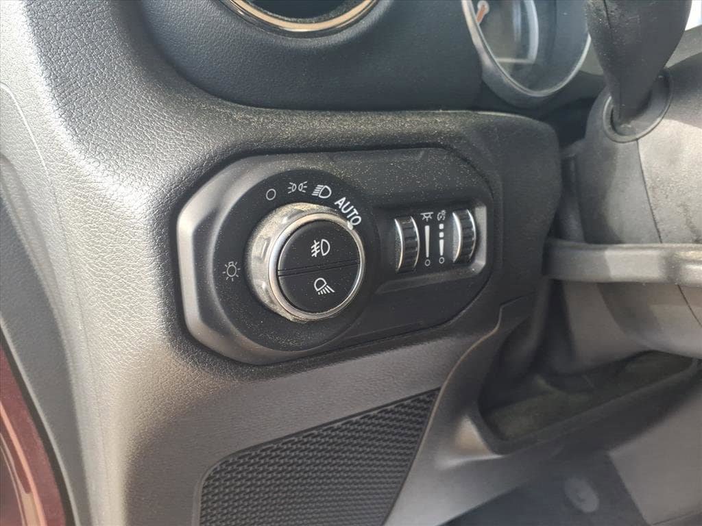 Used 2021 Jeep Gladiator Overland image 16