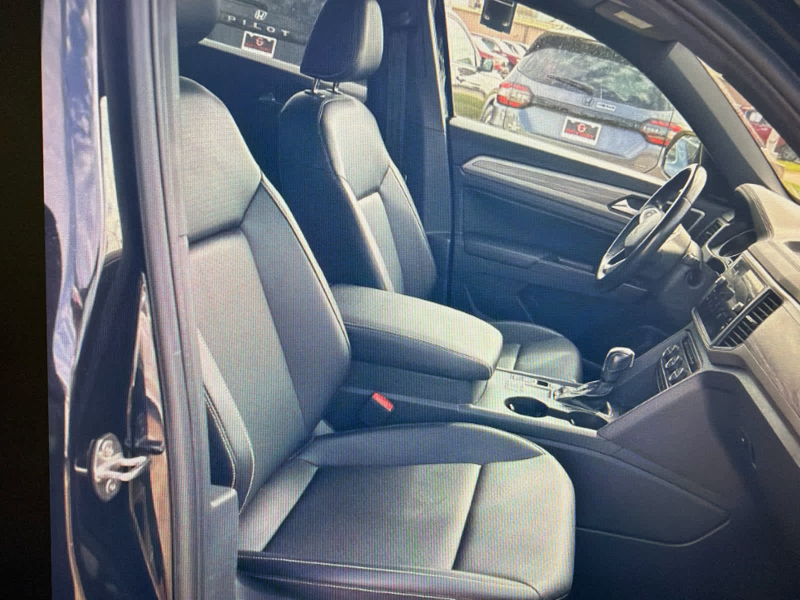 Used 2020 Volkswagen Atlas Cross Sport SE w/ Panoramic Sunroof Package FWD image 18