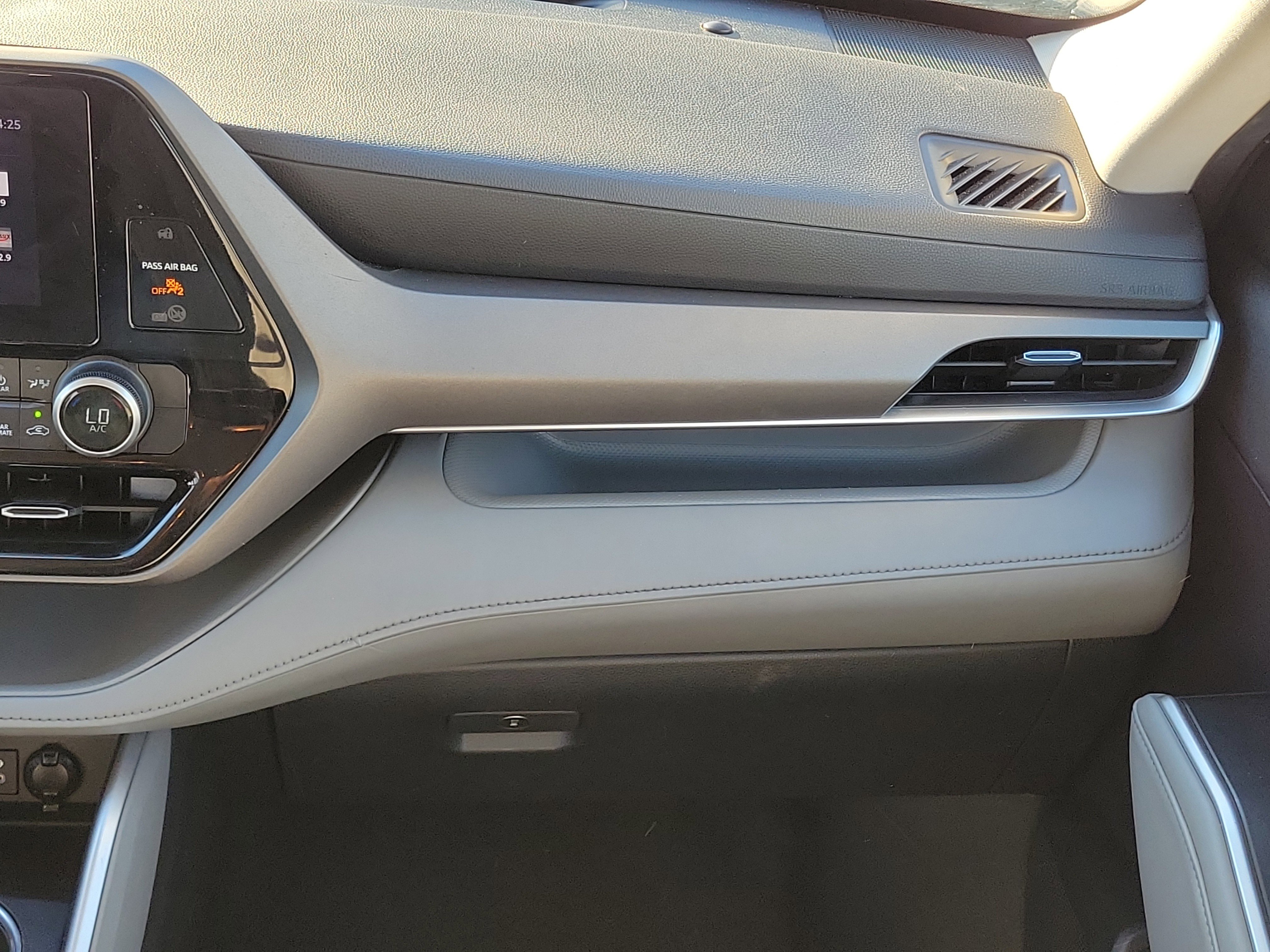 Used 2023 Toyota Highlander LE image 13