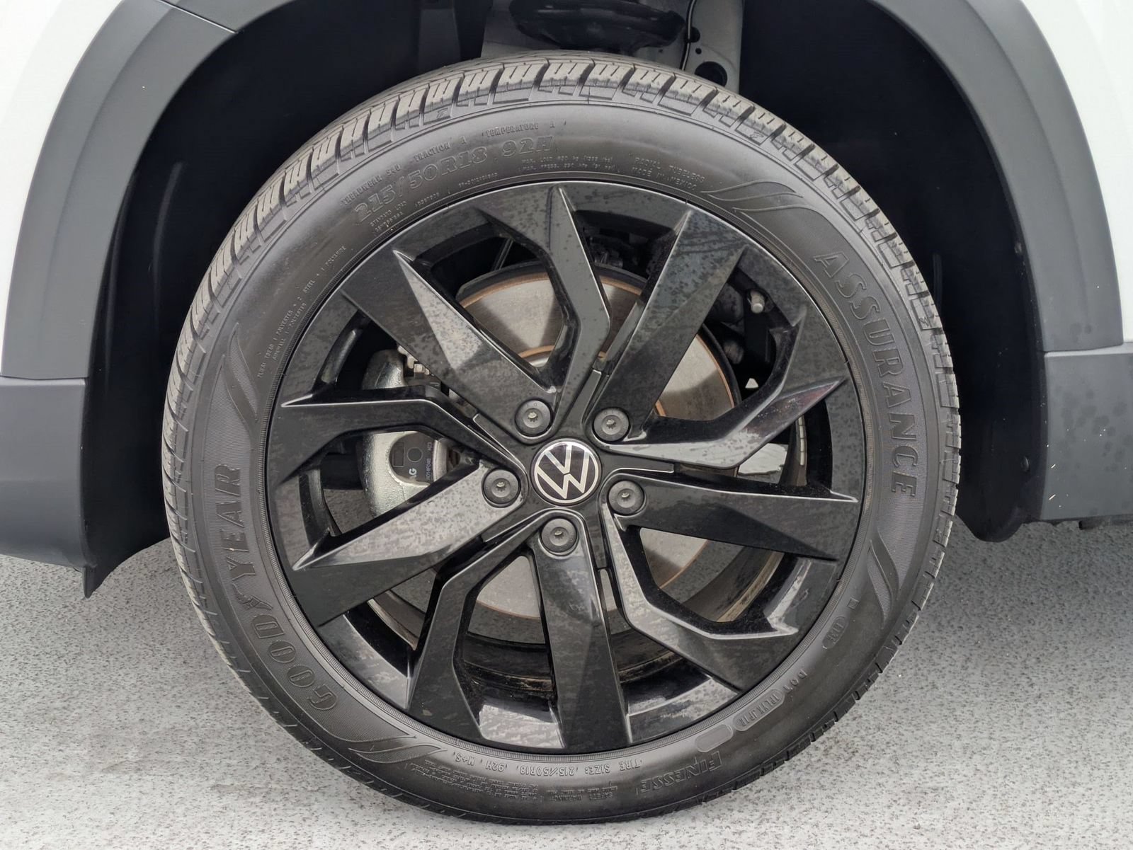 Used 2023 Volkswagen Taos SE w/ Panoramic Sunroof Package FWD image 27