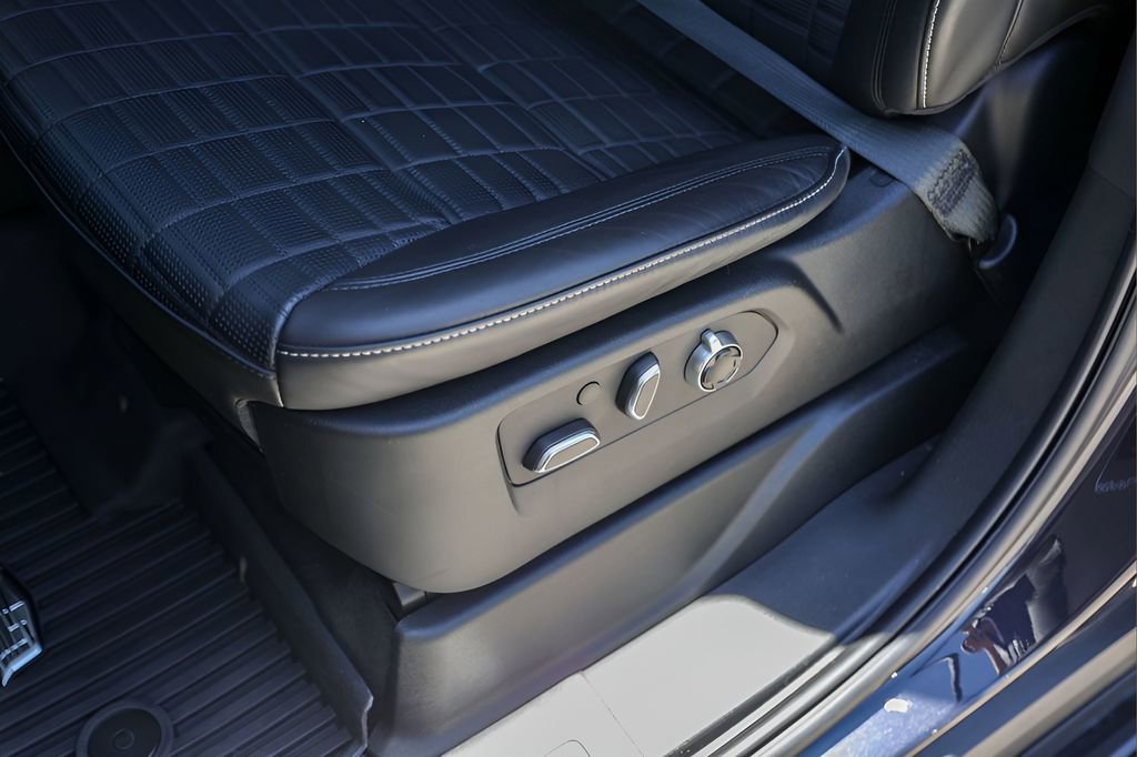 Used 2024 Cadillac Escalade Sport Platinum w/ Heavy-Duty Trailer Package AWD/4WD image 8