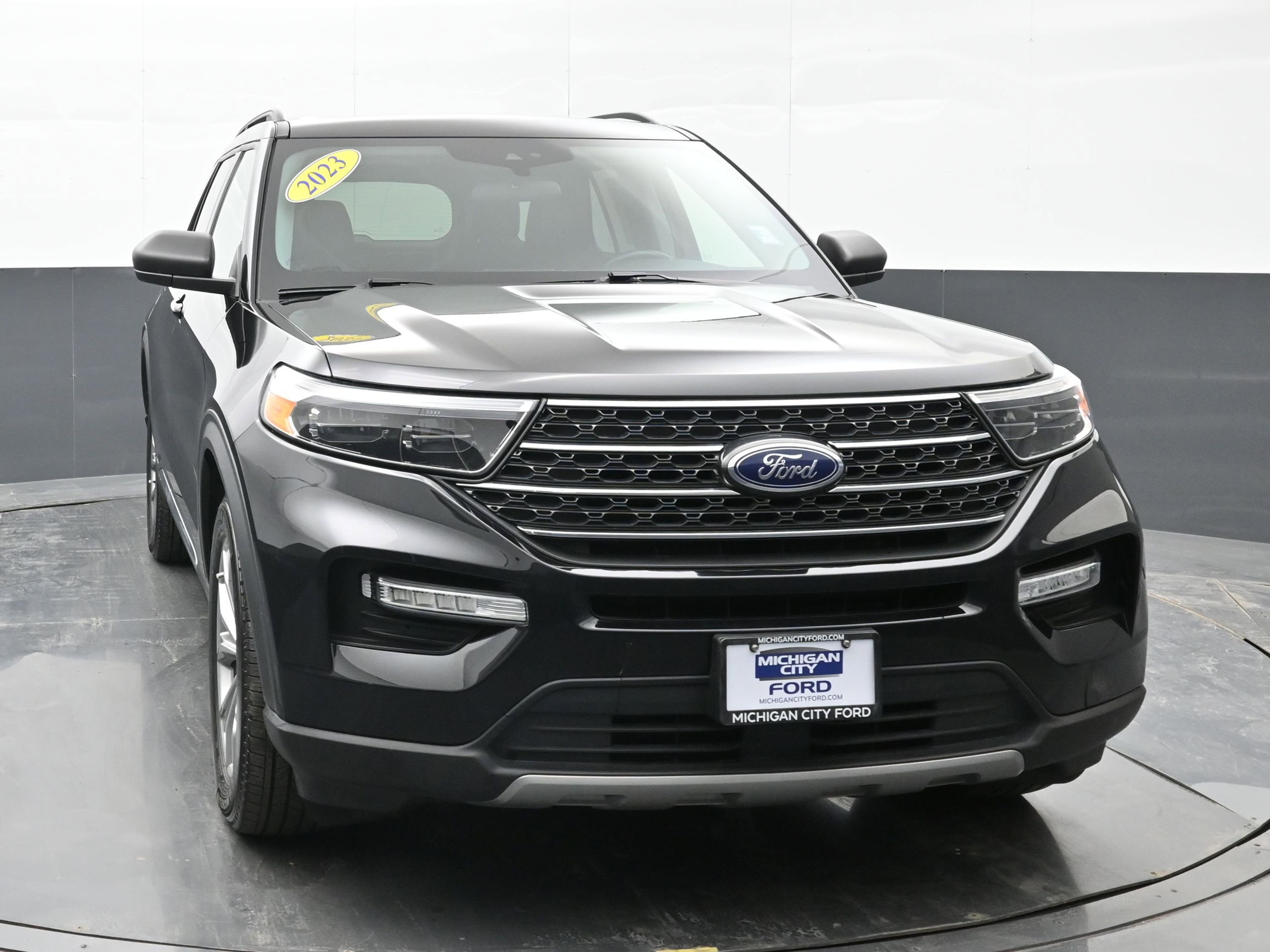 Used 2023 Ford Explorer XLT w/ Equipment Group 202A image 2