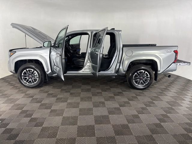 Used 2025 Toyota Tacoma TRD Sport w/ TRD Sport Upgrade Package AWD/4WD image 9