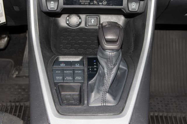 Used 2022 Toyota RAV4 LE AWD/4WD image 24