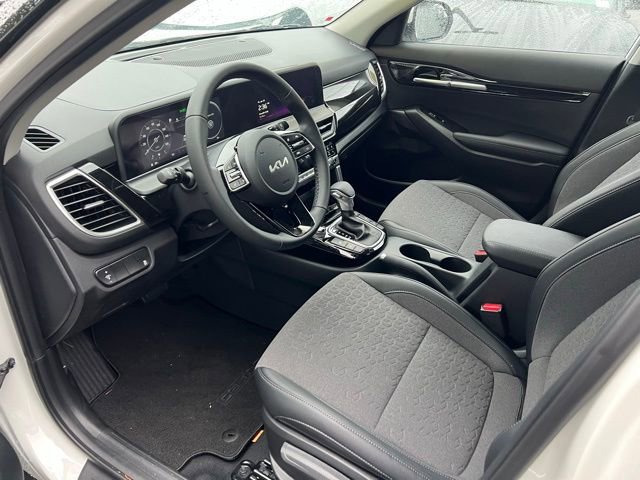 Certified 2025 Kia Seltos X-Line image 11