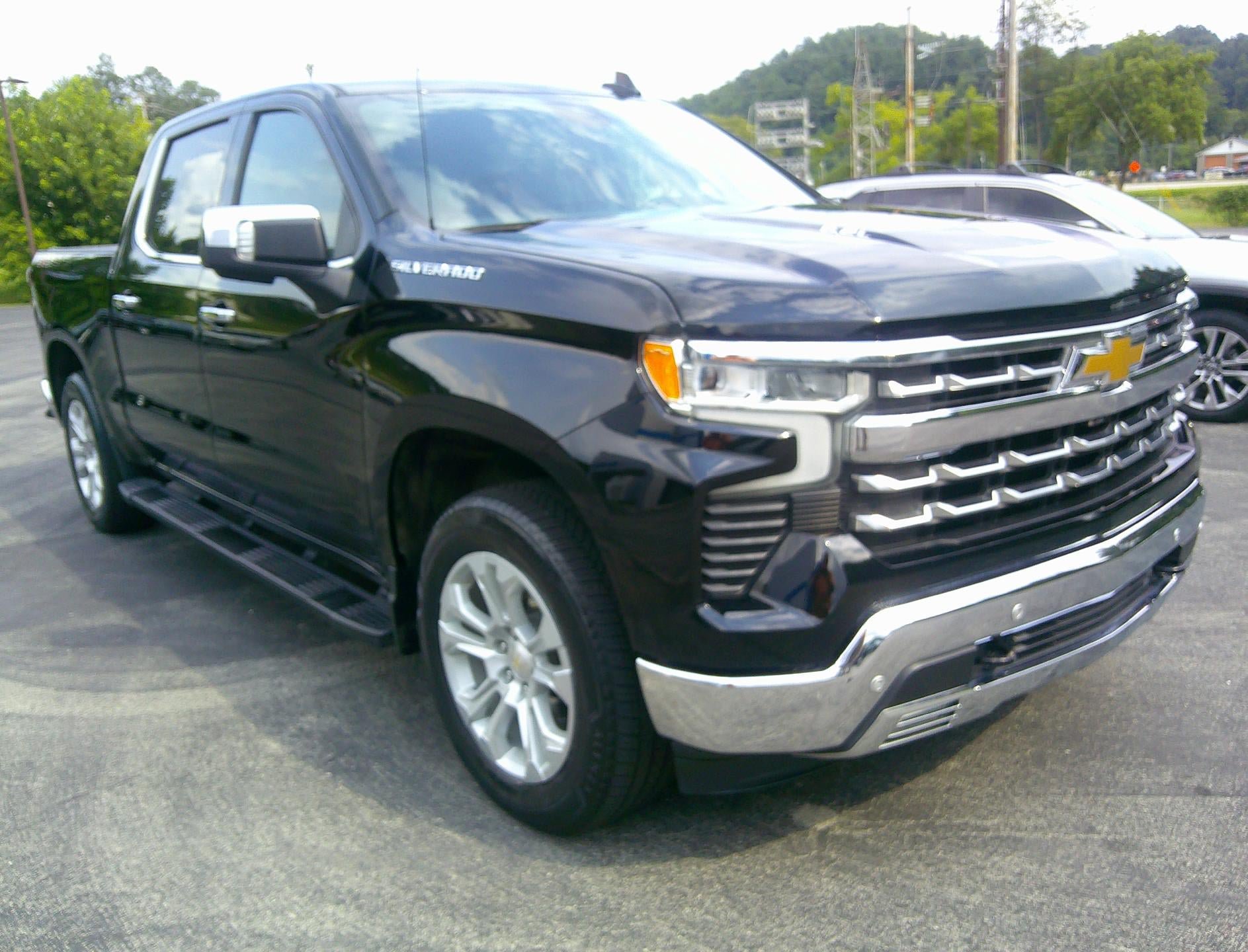 Used 2024 Chevrolet Silverado 1500 LTZ w/ LTZ Convenience Package II AWD/4WD image 6