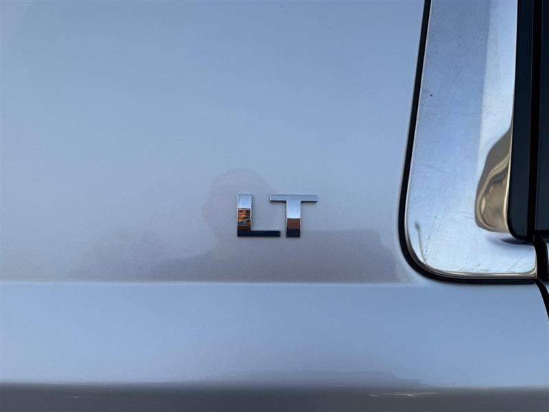Used 2019 Chevrolet Suburban LT image 24
