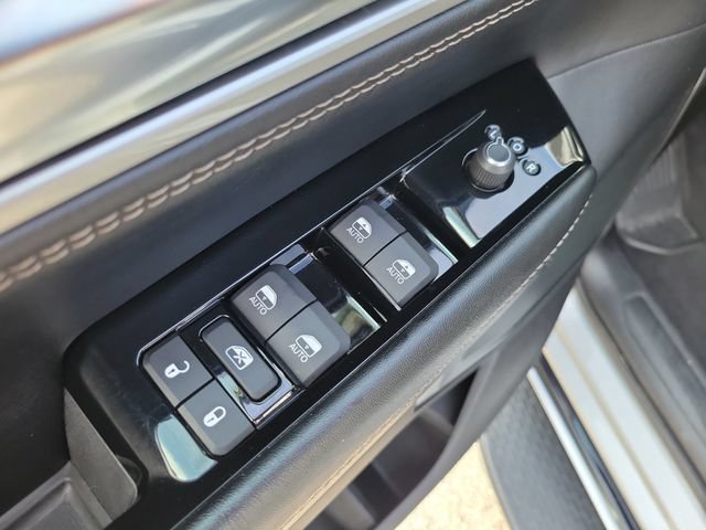 Used 2024 Jeep Wagoneer L Series II w/ Flexible Seating Group AWD/4WD image 18