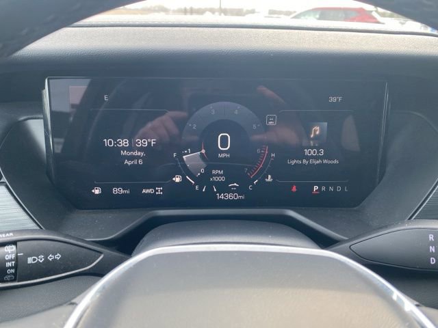 Used 2025 GMC Acadia Elevation w/ Elevation Premium Package image 11