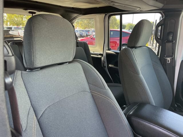 Used 2024 Jeep Wrangler Unlimited AWD/4WD image 36