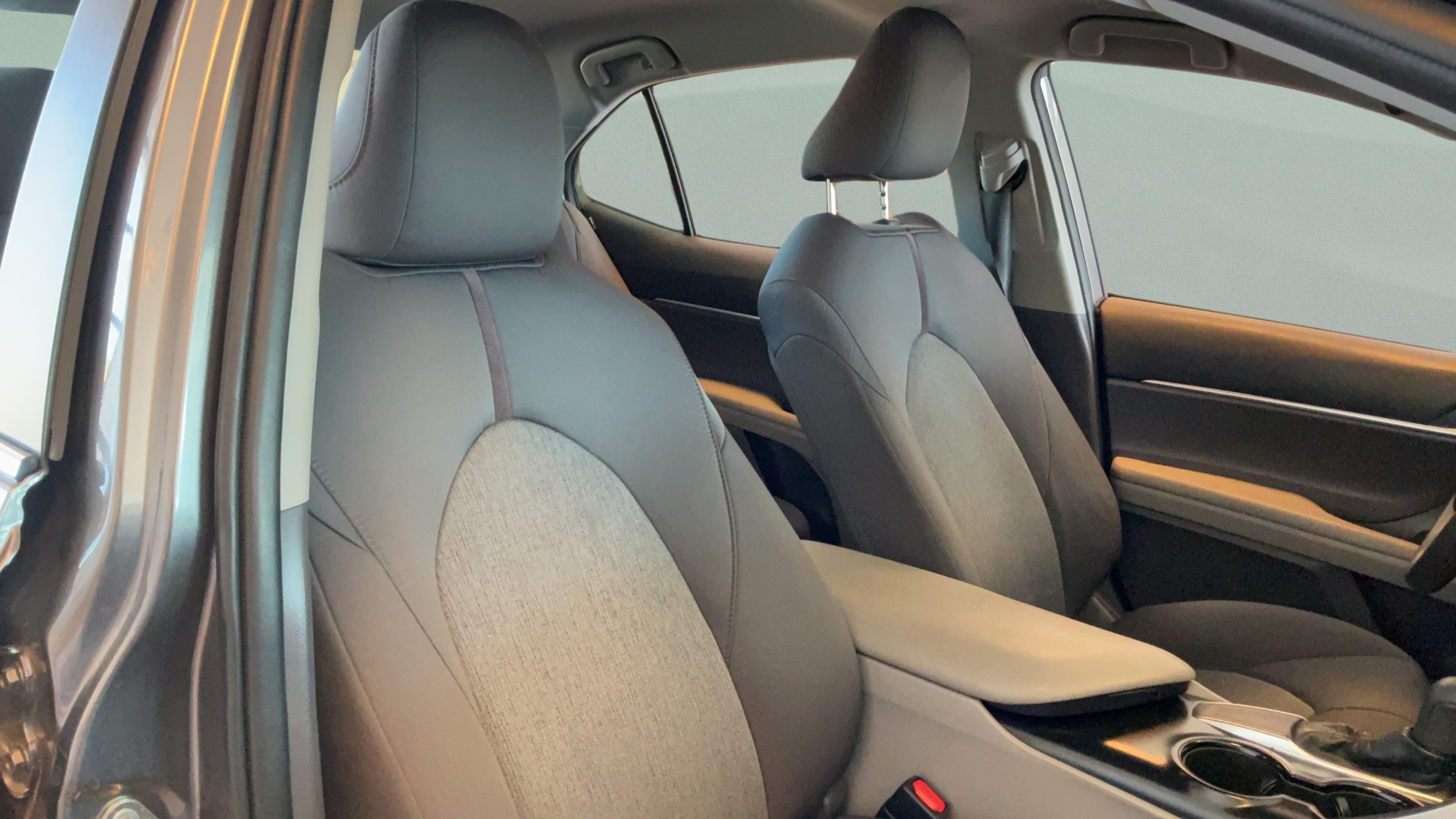 Used 2019 Toyota Camry LE FWD image 33