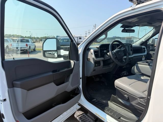 New 2026 Ford F550 4x4 Regular Cab Super Duty image 13
