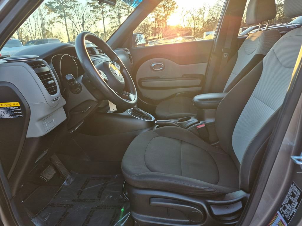 Used 2017 Kia Soul w/ Convenience Package image 2