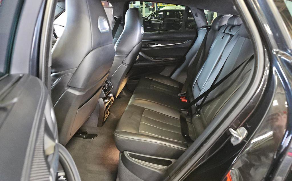 Used 2017 BMW X6 M AWD/4WD image 8