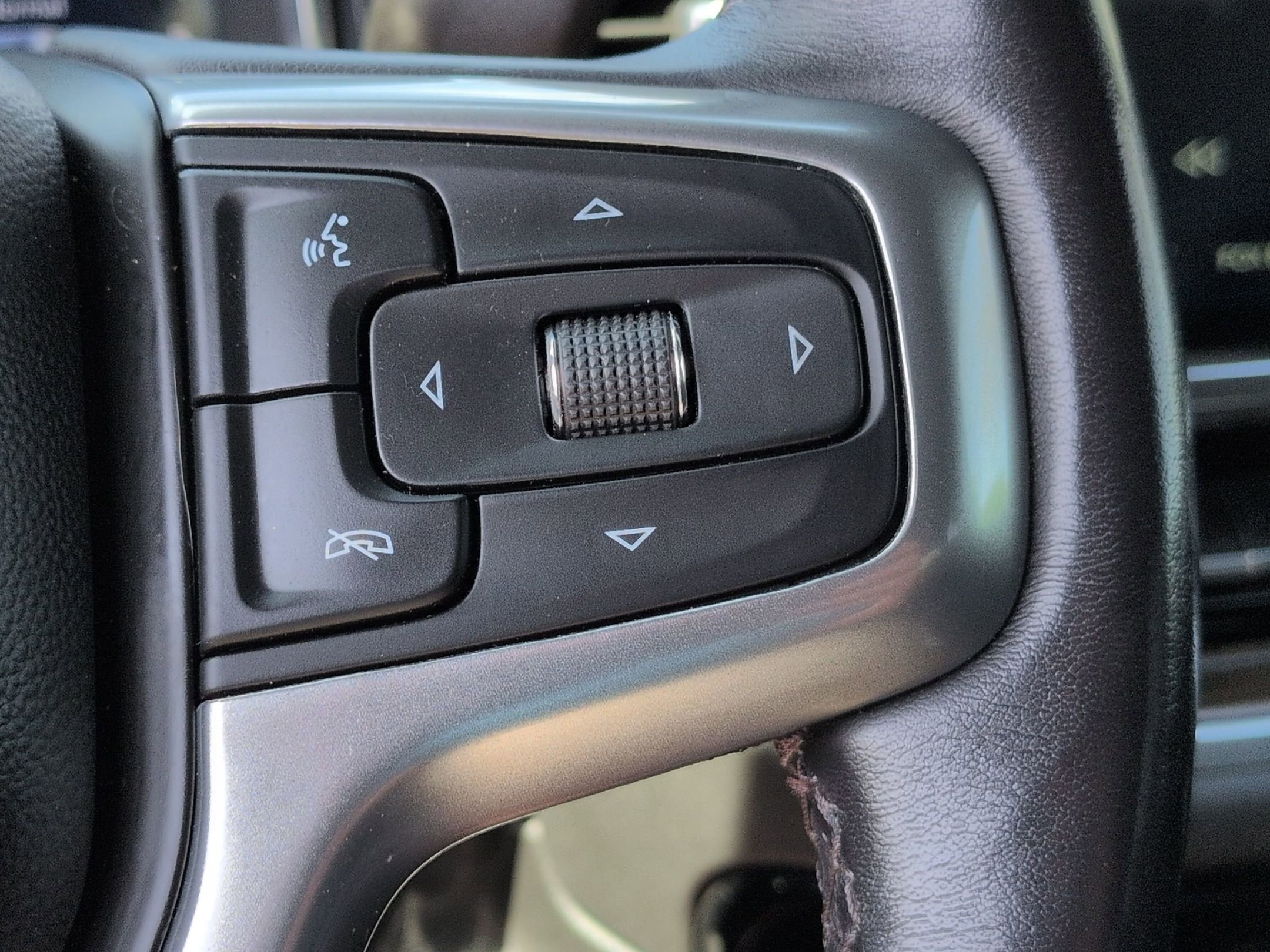 Used 2022 Chevrolet Silverado 1500 LT image 22