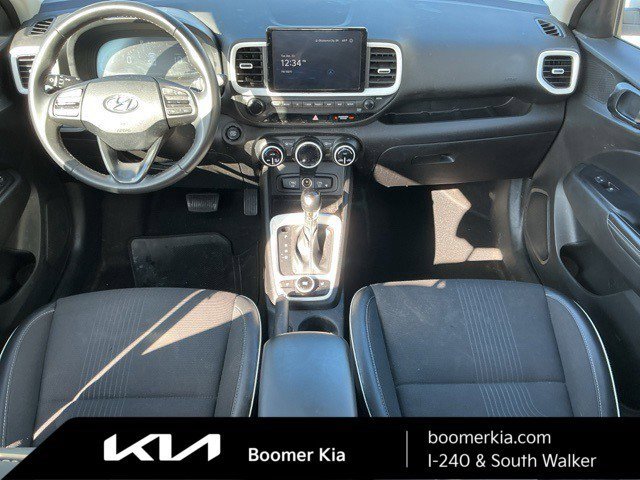Used 2024 Hyundai Venue Limited image 15
