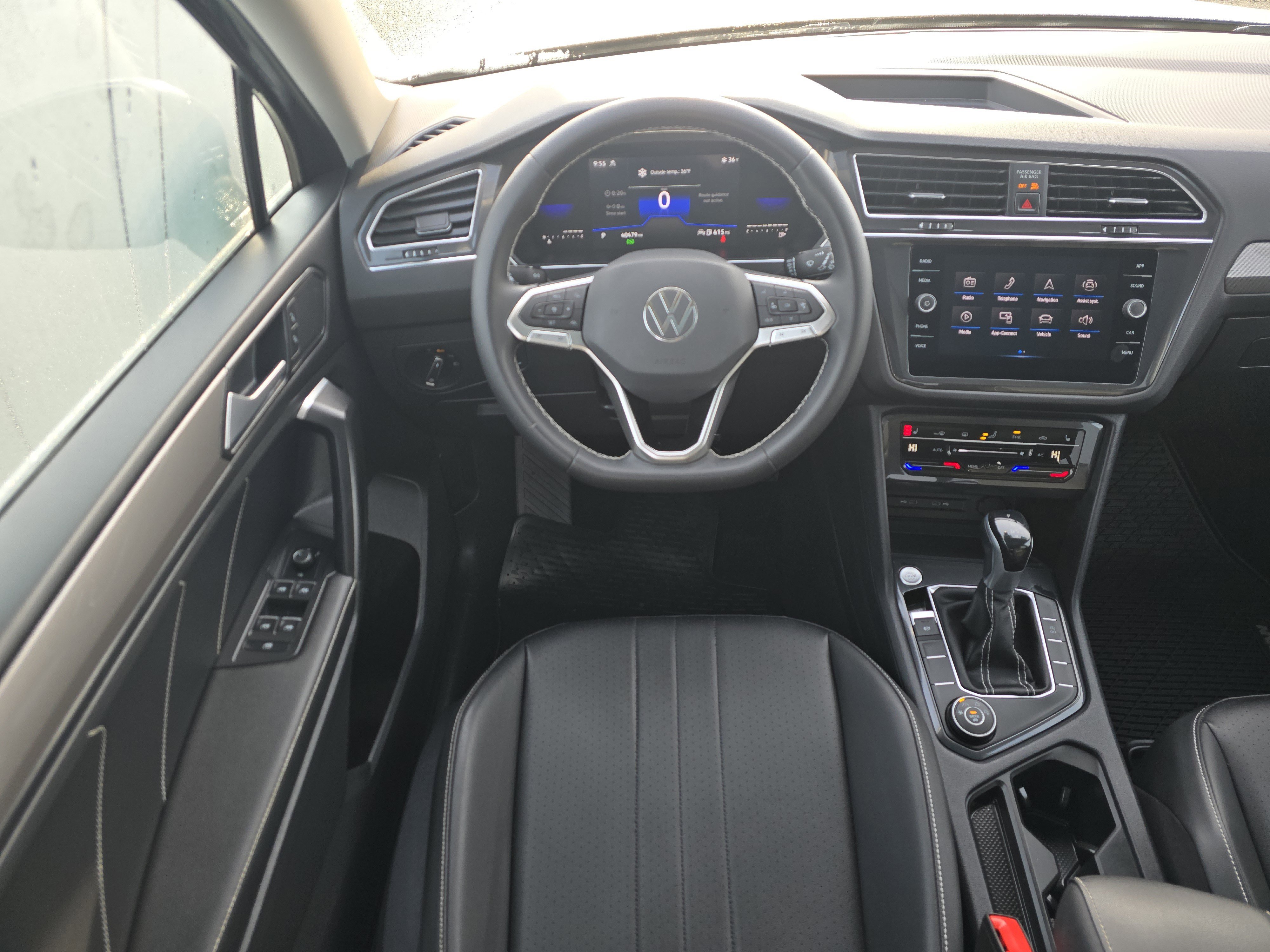 Certified 2023 Volkswagen Tiguan SE w/ Panoramic Sunroof Package image 20