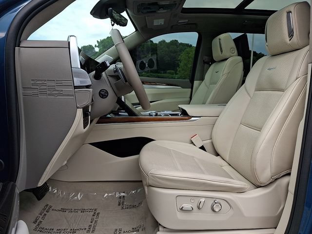 Used 2025 Cadillac Escalade ESV Sport Platinum w/ LPO, ONYX Package AWD/4WD image 13