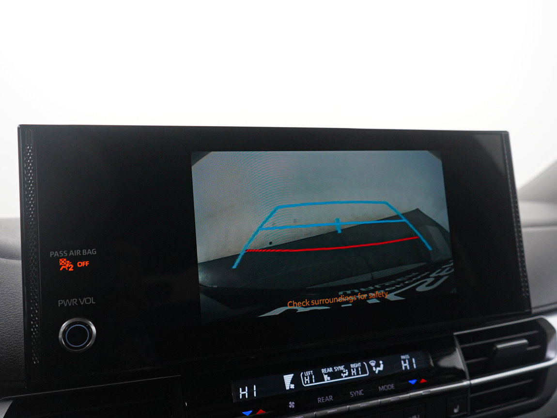 Used 2025 Toyota Sienna XLE image 28